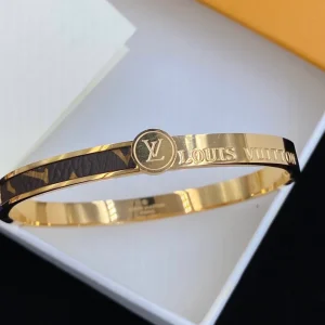 Trendy Classic Stainless Steel Bracelet – Stylish & Durable Everyday Jewelry